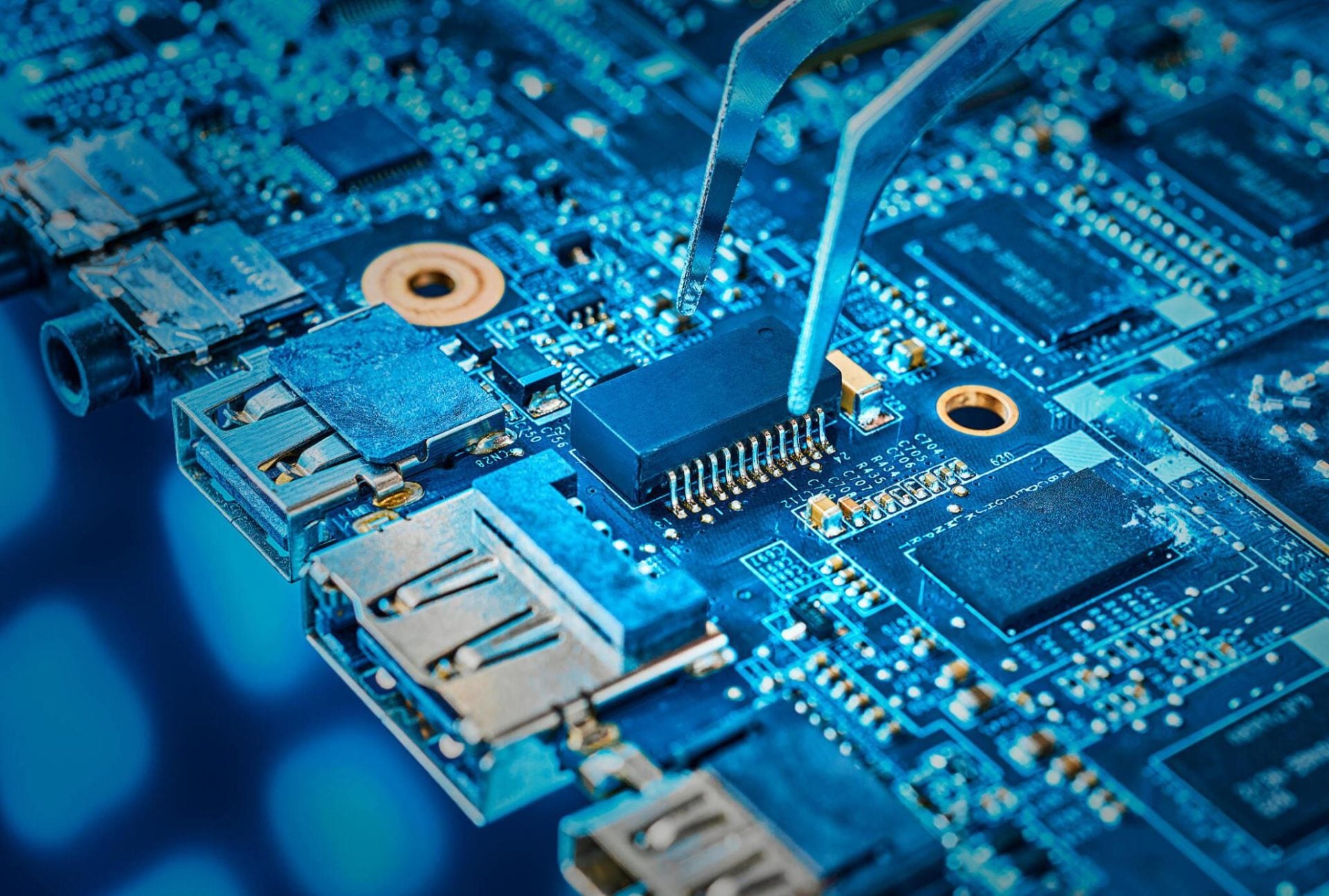 Diseño de PCB y Circuitos Electrónicos